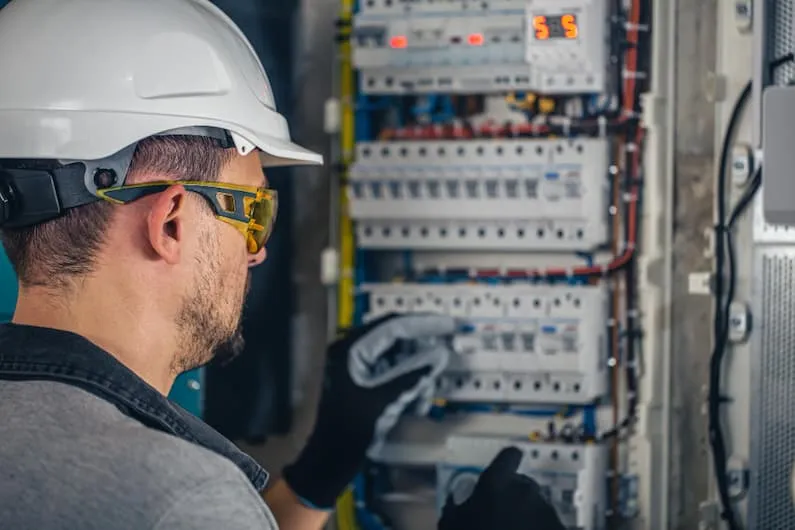 Serviços de Manutenção e Reparo Elétrico 24 Horas em {cidade}