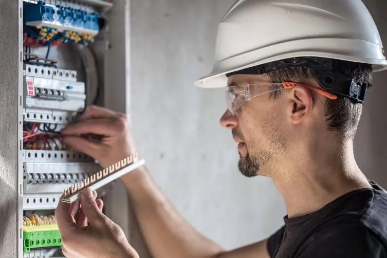 Serviços de Manutenção e Reparo Elétrico 24 Horas em {cidade}