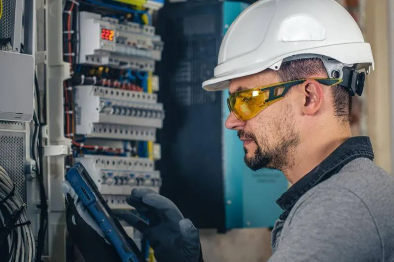 Serviços de Manutenção e Reparo Elétrico 24 Horas em {cidade}