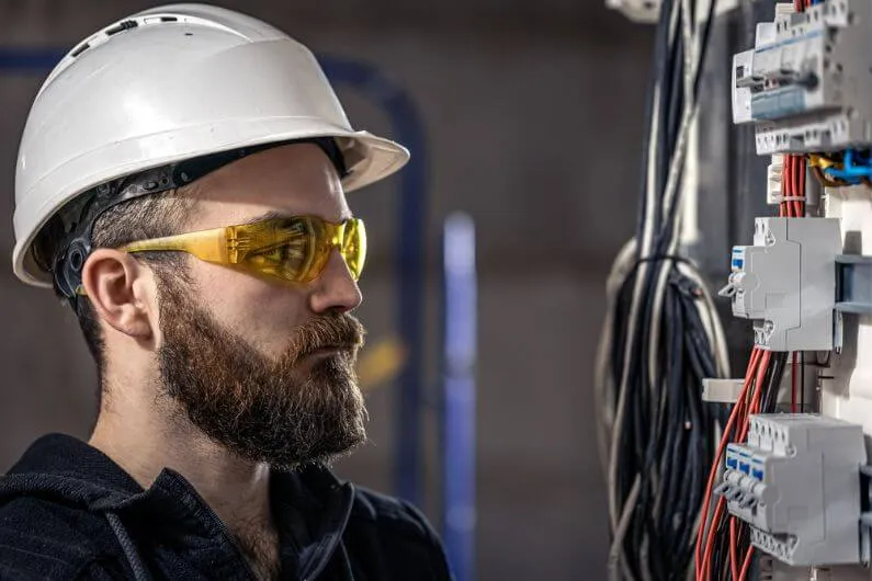 Serviços de Manutenção e Reparo Elétrico 24 Horas em {cidade}