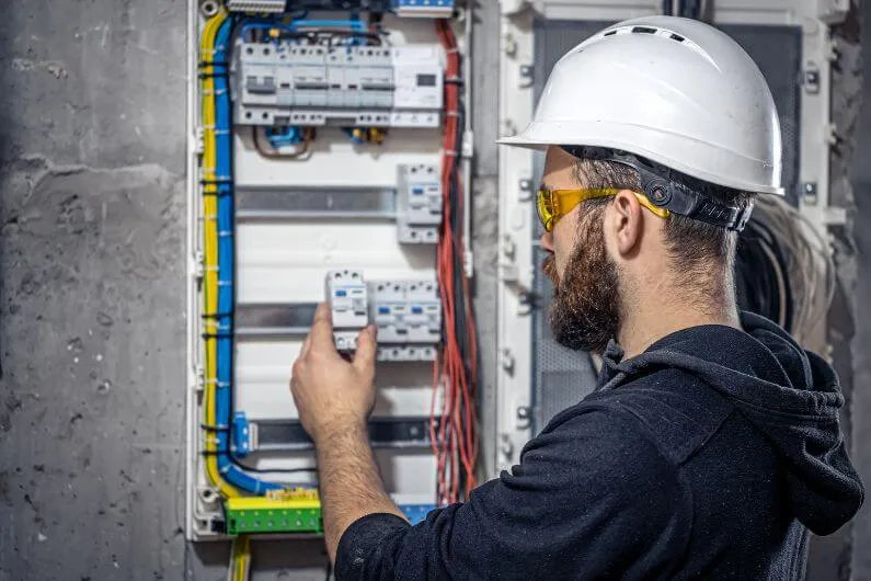 Serviços de Manutenção e Reparo Elétrico 24 Horas em {cidade}