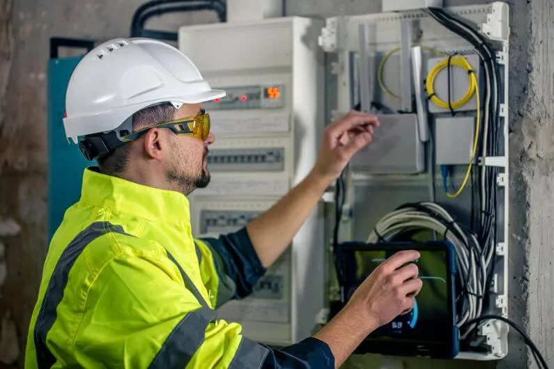 Serviços de Manutenção e Reparo Elétrico 24 Horas em {cidade}