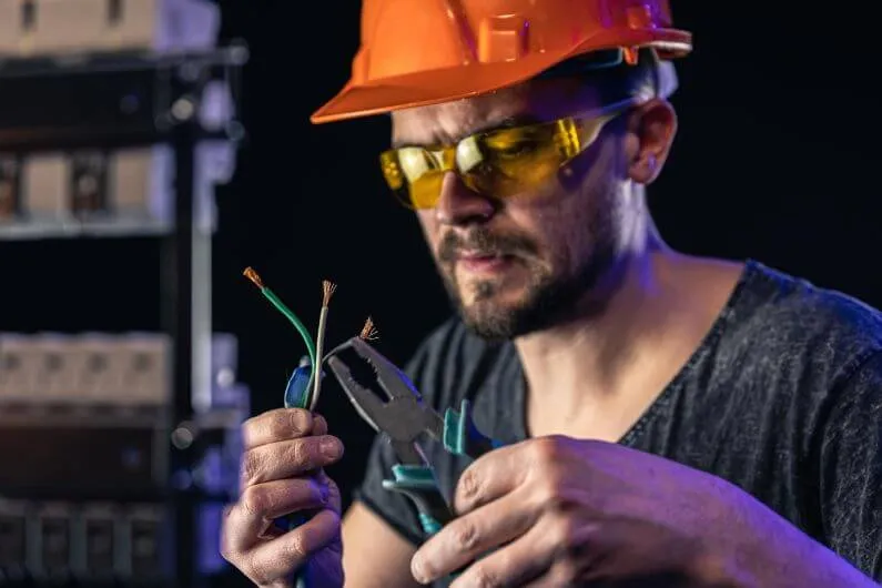 Serviços de Manutenção e Reparo Elétrico 24 Horas em {cidade}